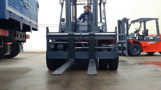 Cụm dịch giá dịch càng trên xe nâng cho thuê