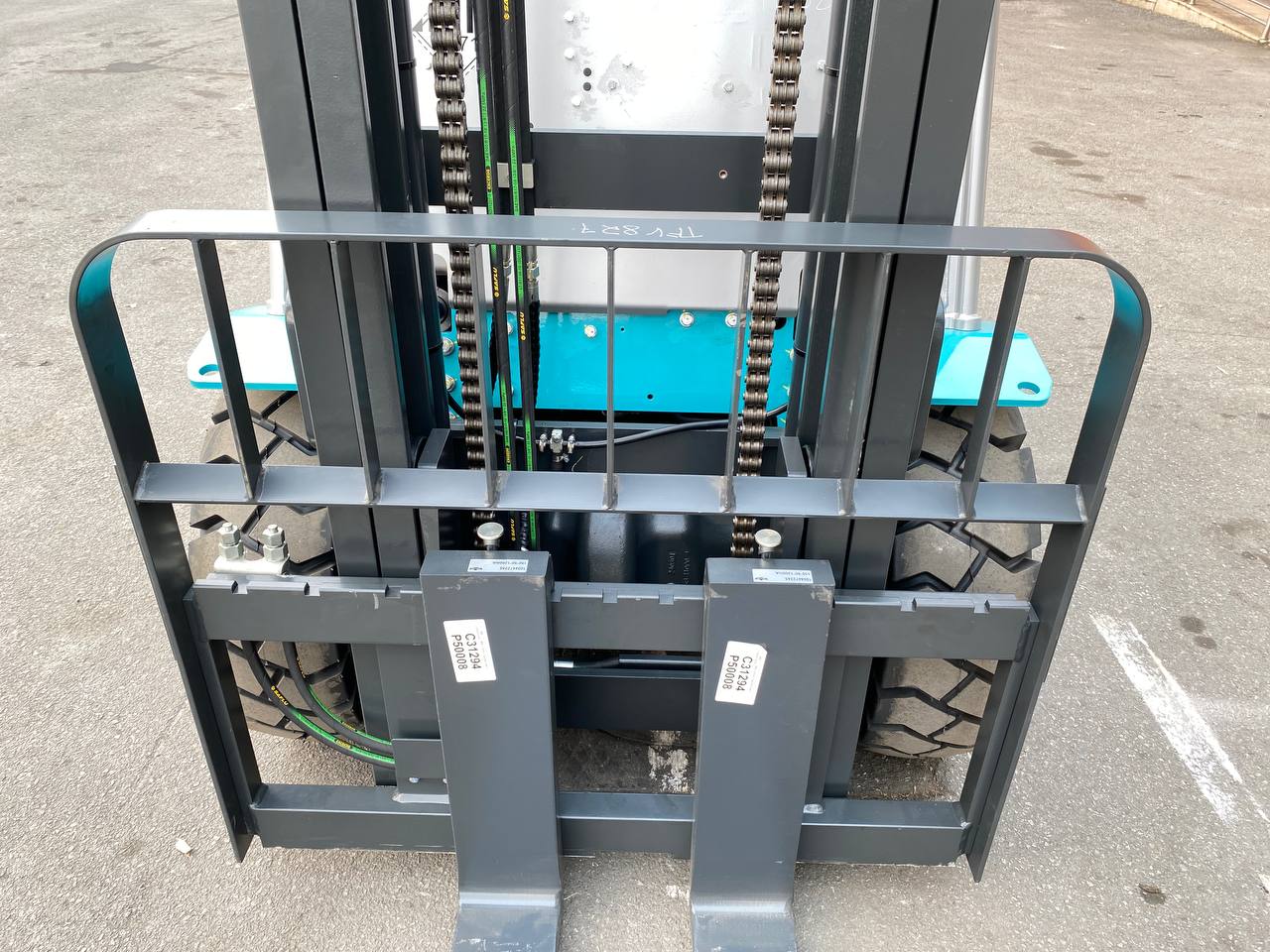 Cụm pin lithium trên xe nâng điện cho thuê
