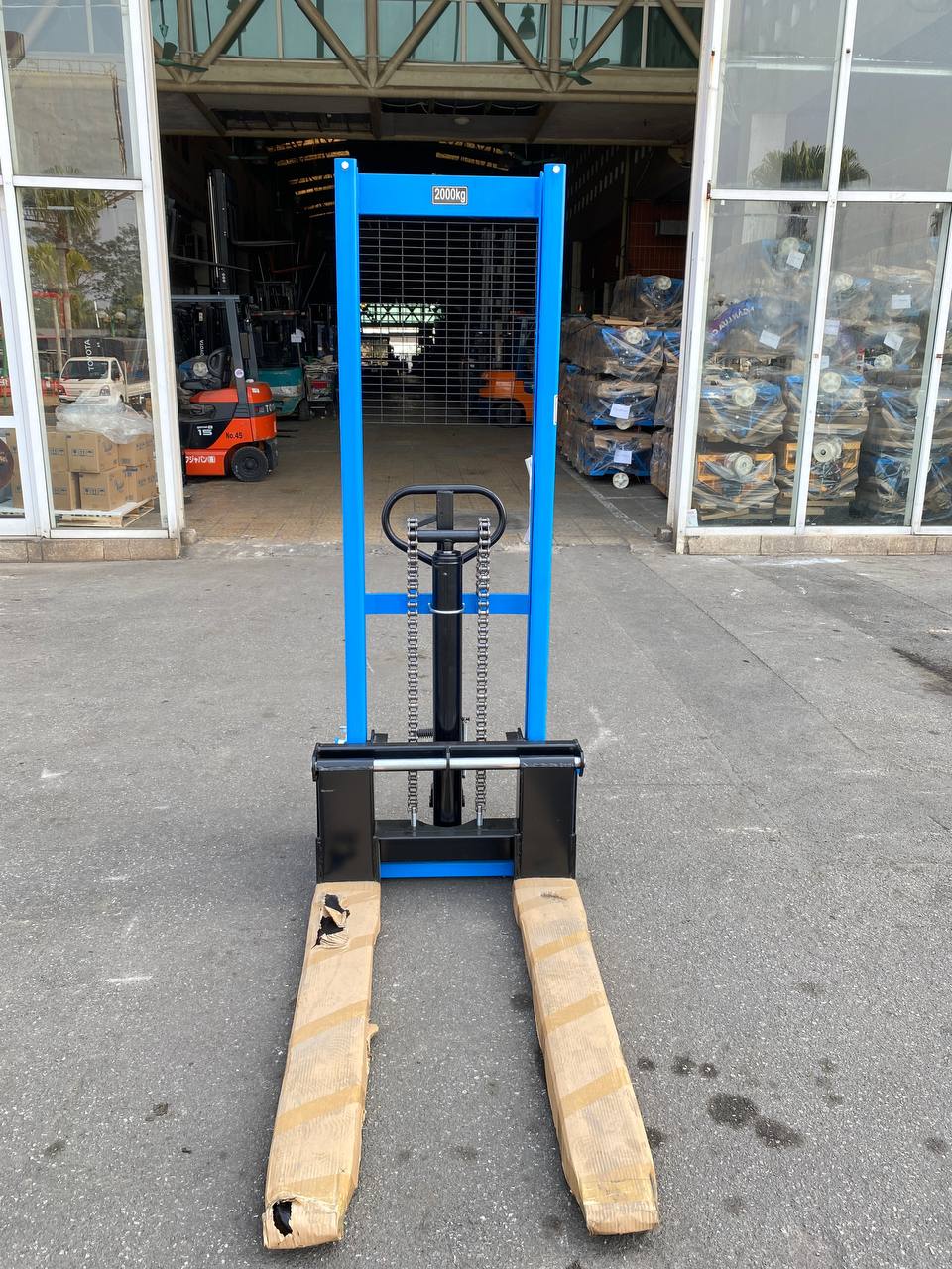 Mặt trước xe nâng tay cao Interlift CTY-E2.0T