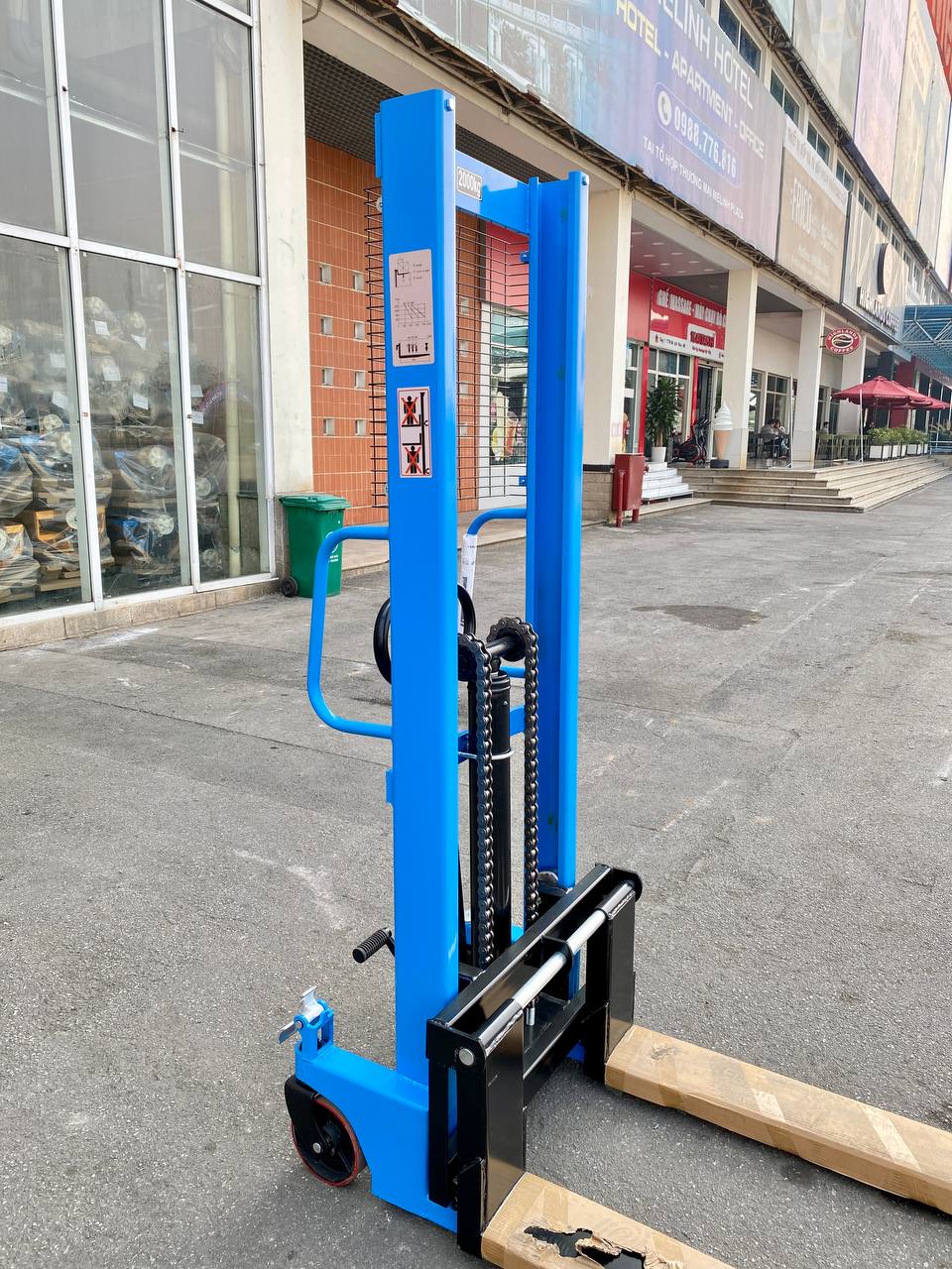 Mặt sau xe nâng tay cao Interlift CTY-E2.0T