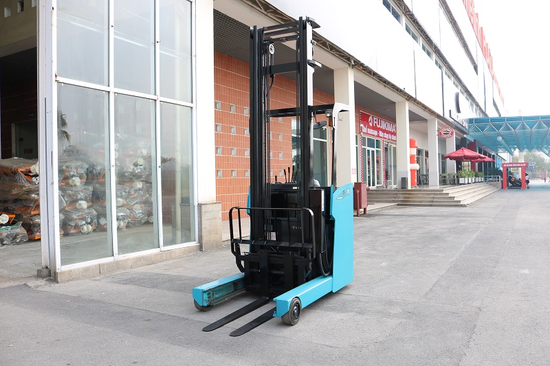 Xe nâng điện Reach truck