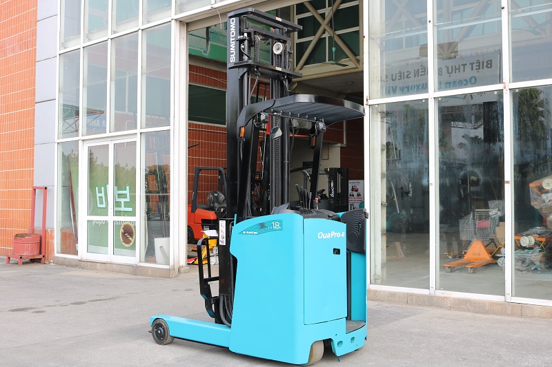 Xe nâng điện Reach truck đứng lái thương hiệu Sumitomo