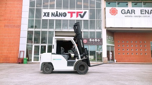 Xe nâng dầu cũ Unicarriers D1F4A40 4 tấn khung V4750 sản xuất 2015