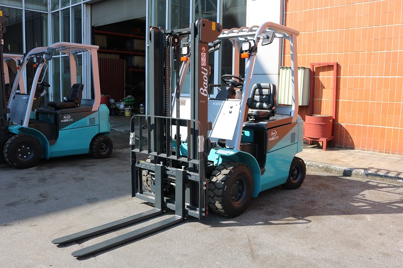 Khu vực sạc xe nâng điện tại kho khách hàng