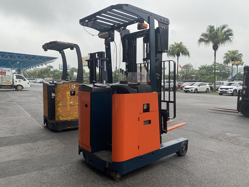 Xe nâng điện cũ Reach Truck Toyota 7FBR15 khung nâng 3.0m