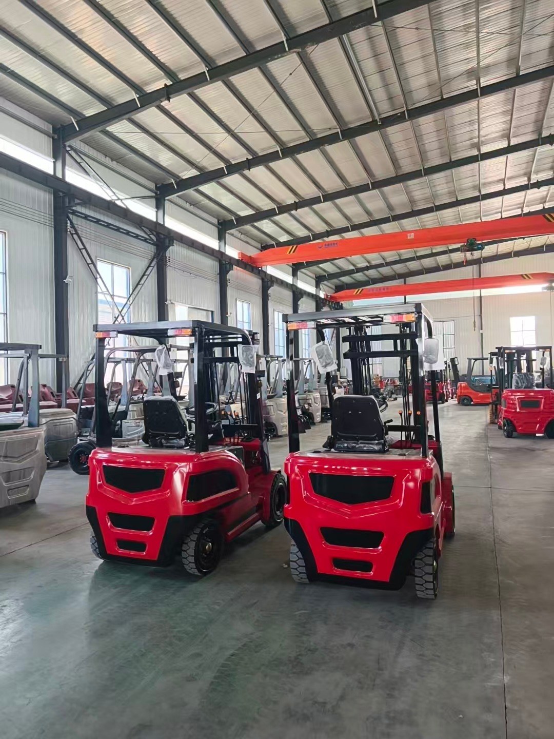 Xe nâng điện Xingcha CPD-15 trong kho