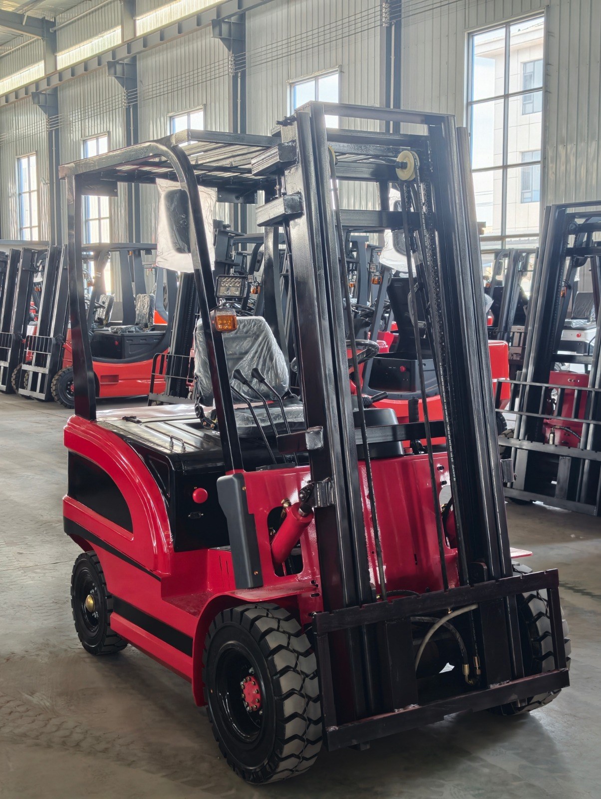 Xe nâng điện Xingcha CPD-25 nhìn từ phía sau