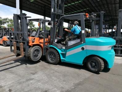 Xe nâng dầu 5 tấn Baoli KBD50 tại kho hàng