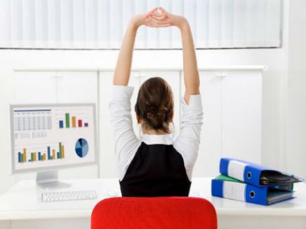 5 Động tác Yoga cho chị em công sở