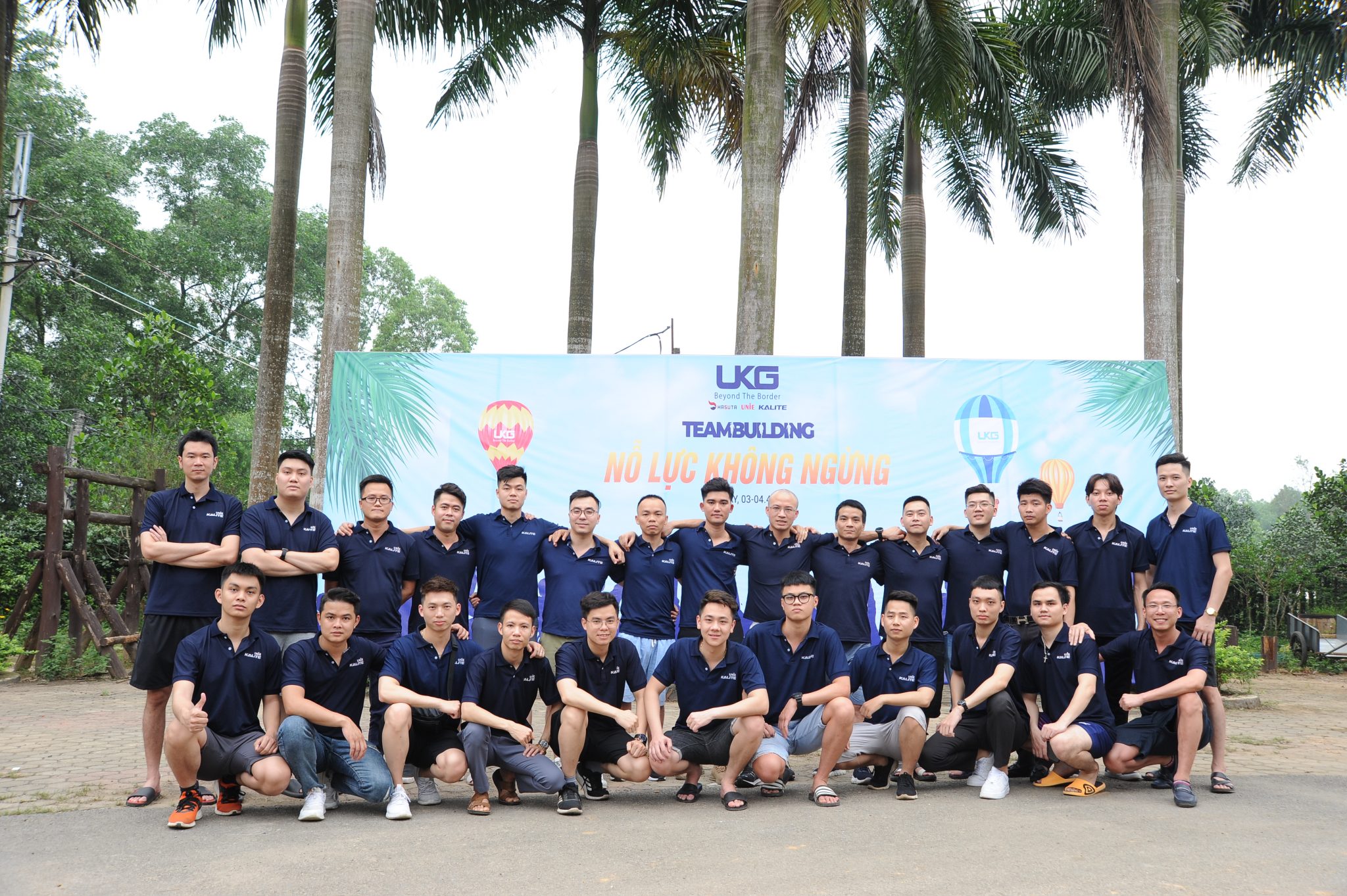 Áo thun đồng phục nhân viên văn phòng thiết kế làm tại Đồng Phục Và Quà Tặng