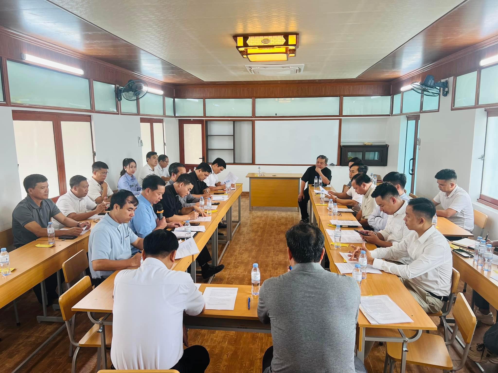 Các quý cha đặc trách giới trẻ các giáo phận đã có mặt tại TGM Giáo phận Lạng Sơn họp bàn ngày 25/9