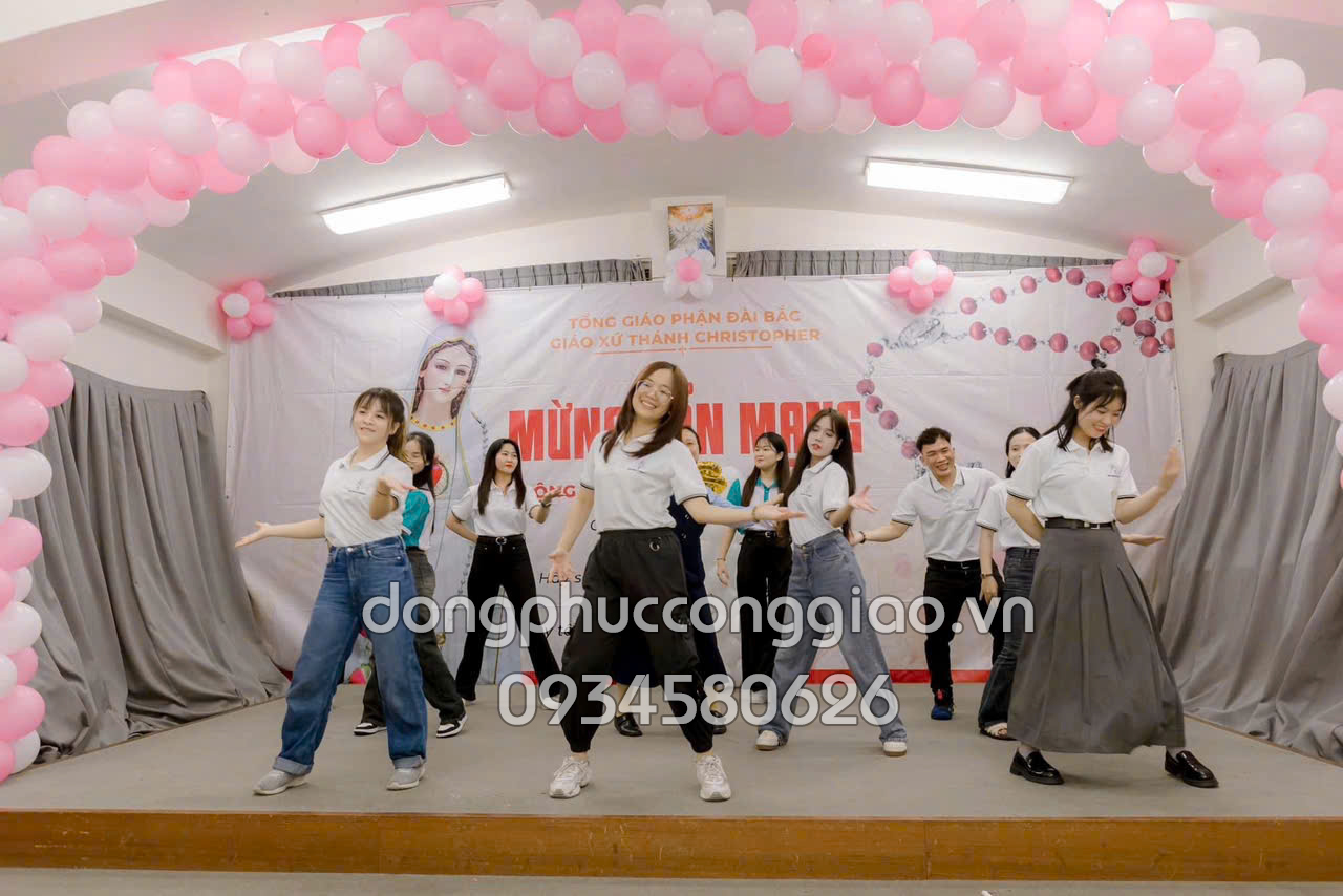 Đồng phục cộng đoàn mân côi trong ngày lễ bổn mạng