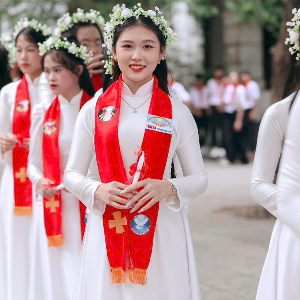 Khăn Choàng Thêm Sức – Quà Tặng Thiêng Liêng Ý Nghĩa Cho Các Em Lãnh Nhận Bí Tích Thêm Sức