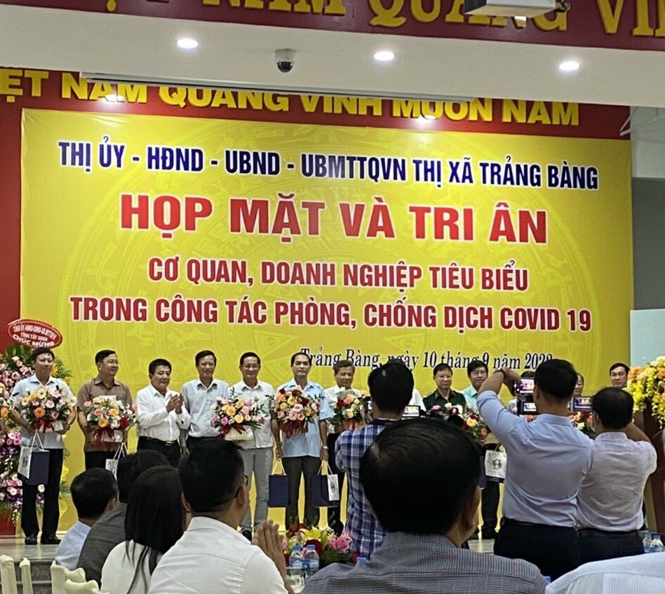 HỌP MẶT VÀ TRI ÂN CÁC CƠ QUAN DOANH NGHIỆP TIÊU BIỂU TRONG CÔNG TÁC PHÒNG, CHỐNG DỊCH COVID-19