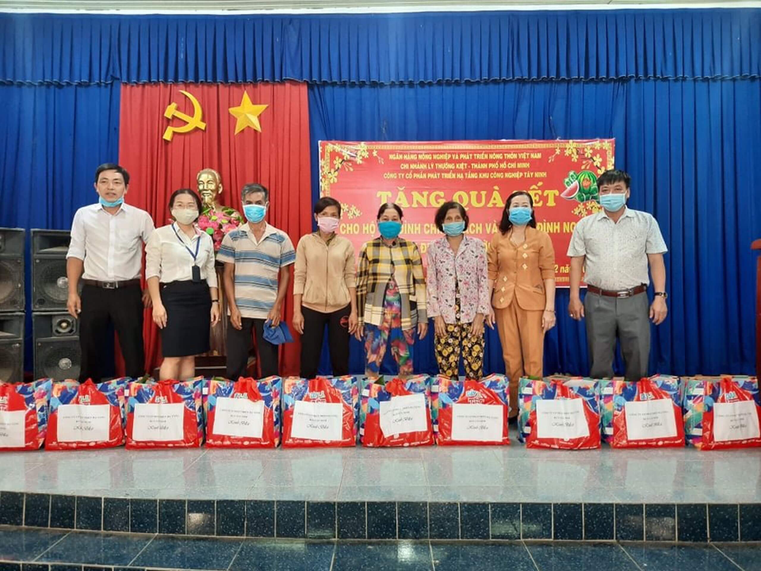 INDECO MANG TẾT ĐẾN VỚI NGƯỜI NGHÈO VÀ GIA ĐÌNH CHÍNH SÁCH