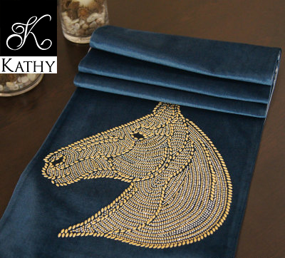 HORSE Table runner nhung thêu ngựa màu xanh 34x240cm 7020