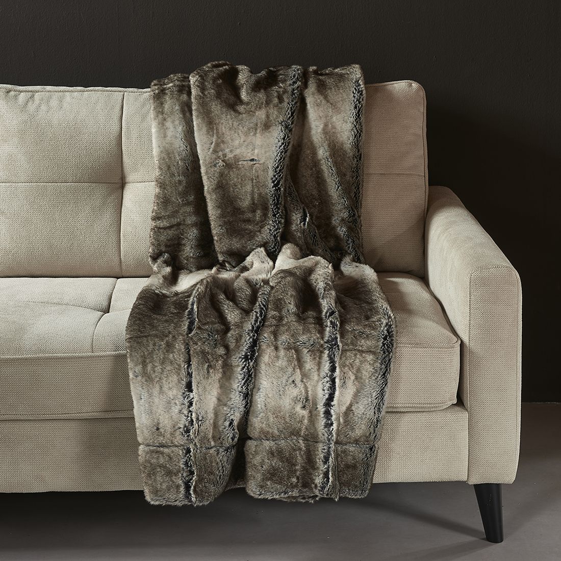 RM Chill Faux Fur Throw Chăn lông sopha cao cấp màu nâu 170x130 499010