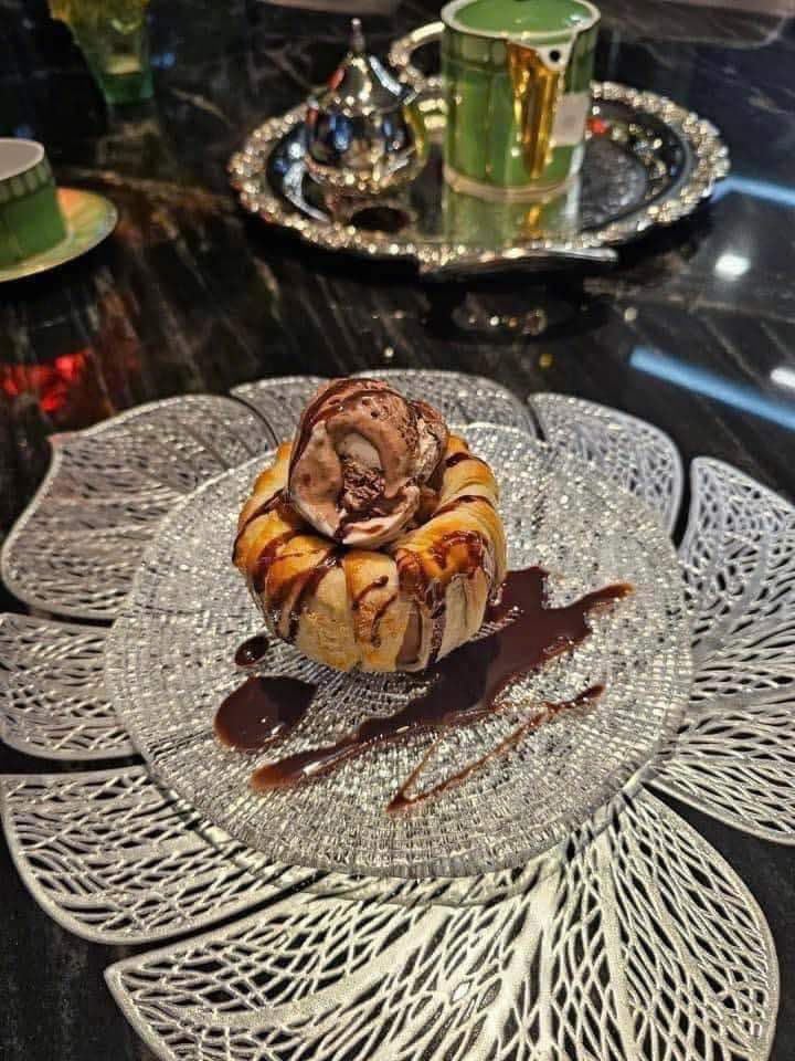 SPECIAL Tấm lót bàn ăn hình chiếc là kích thước 35x45cm màu bạc 7247B