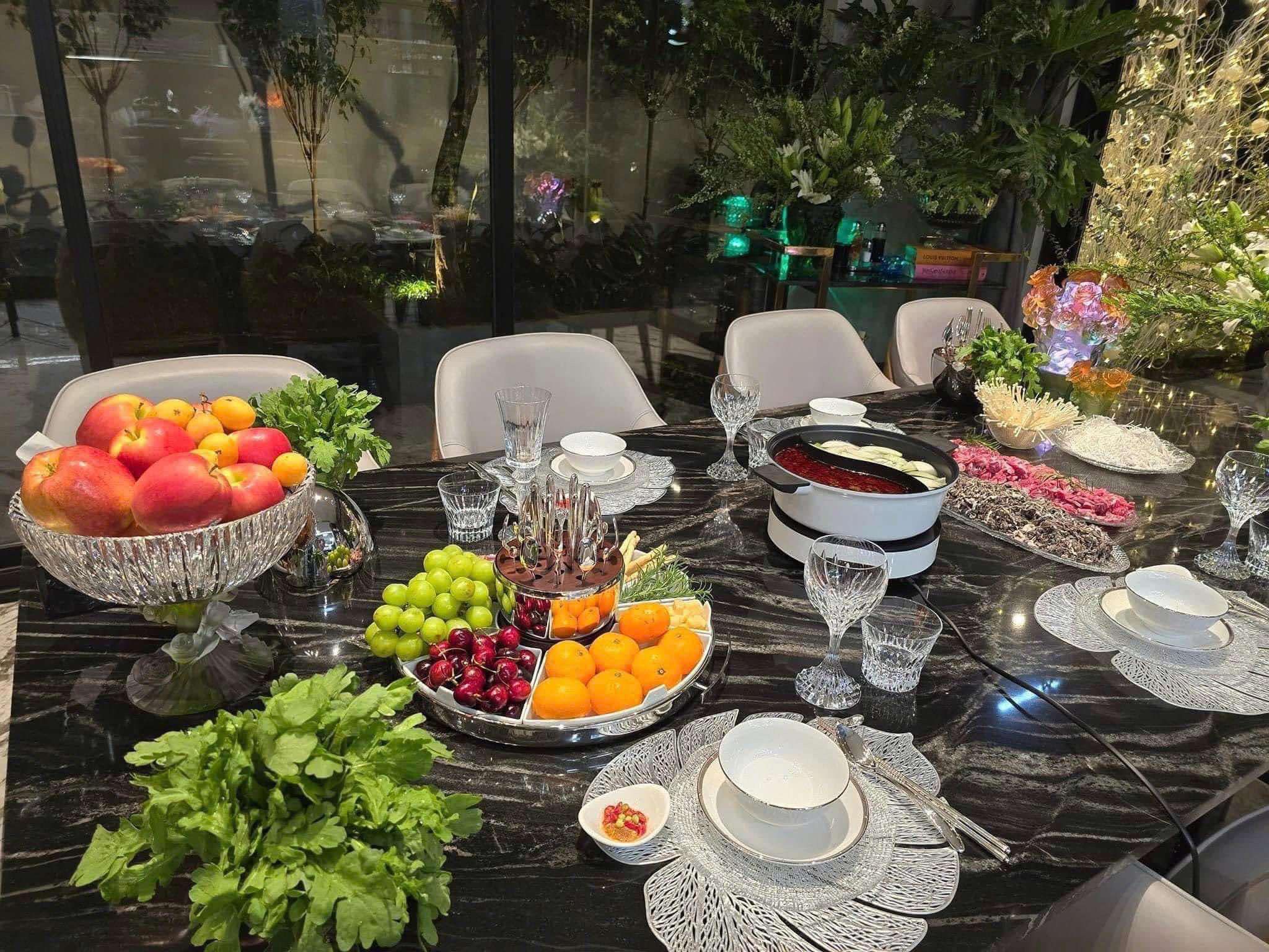 SPECIAL Tấm lót bàn ăn hình chiếc là kích thước 35x45cm màu bạc 7247B