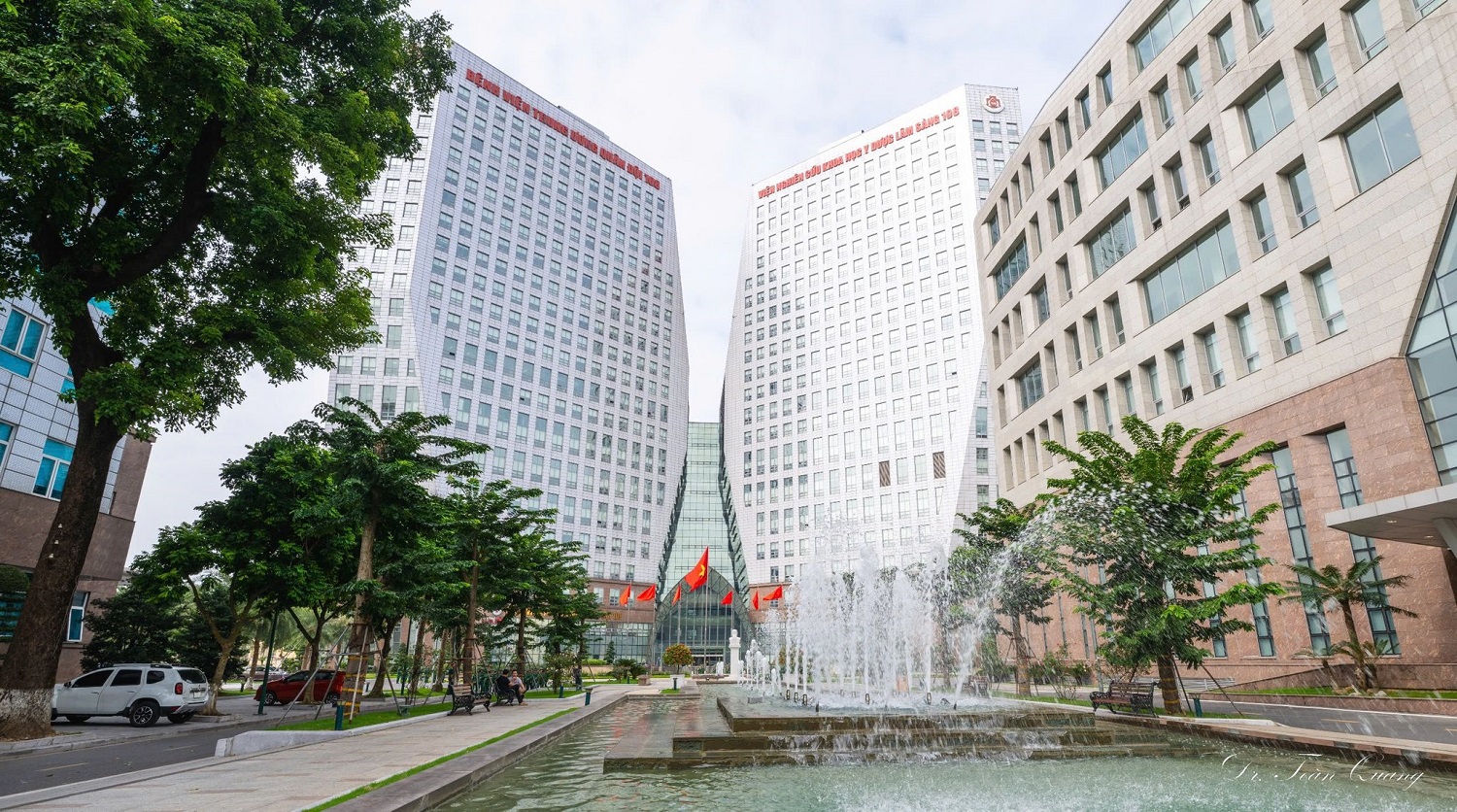 Hiệu quả điều trị sau khi sử dụng máy vỗ rung lồng ngực tự động và tạo dao động tần số cao HFCWO Respln 11 RespInnovation SAS, Pháp (G7) tại Bệnh viện Trung Ương Quân Đội 108