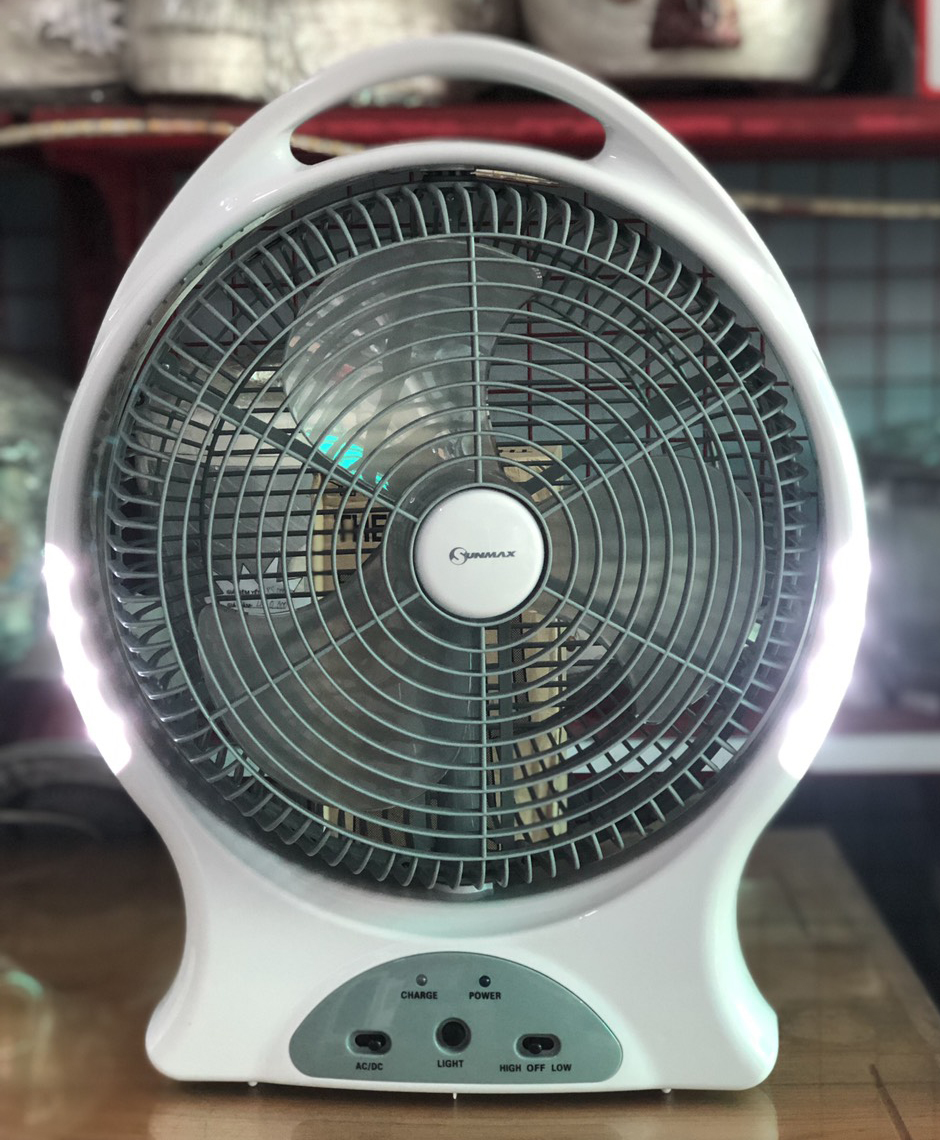 Quạt sạc Sunmax GFR12B2