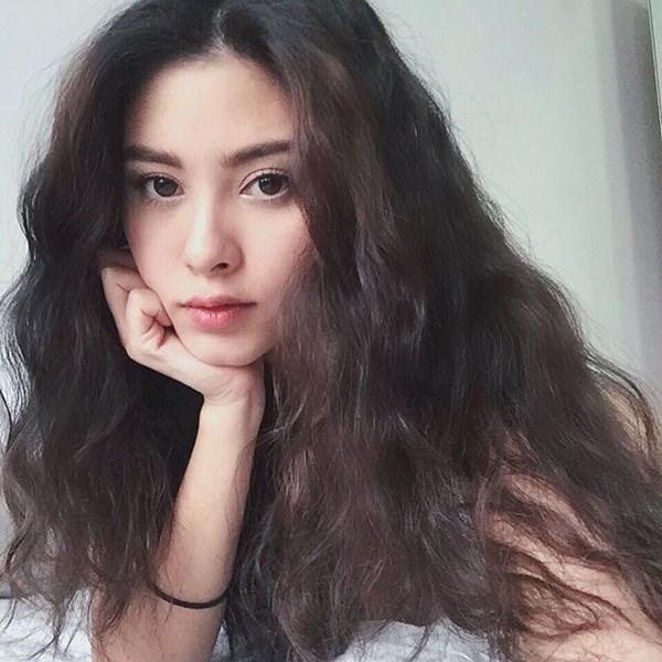 Những mẹo hay giúp nàng có mái tóc xoăn đẹp tại nhà đơn giản