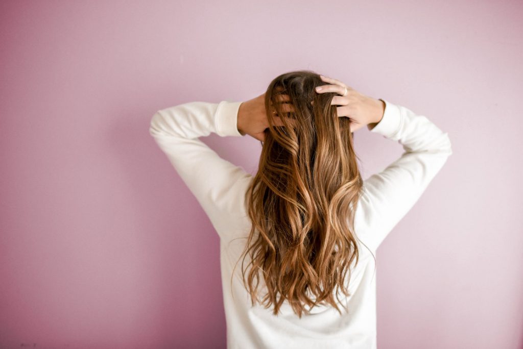 Mẹo hay giúp tóc hết bết dầu trong ngày nắng nóng