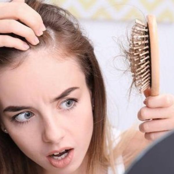 Sử dụng sản phẩm cho tóc phù hợp để hạn chế rụng tóc nhiều