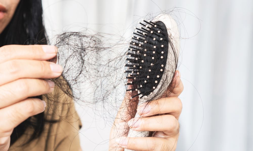 Rụng tóc do bệnh lý nội tiết thường có những đặc điểm riêng