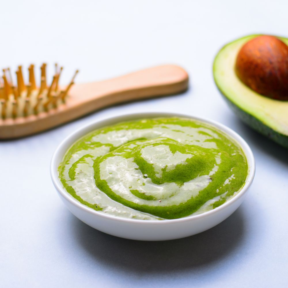 Sự kết hợp giàu Vitamin E và axit béo giúp lấp đầy các vết nứt trên biểu bì tóc, giảm tình trạng chẻ ngọn rõ rệt