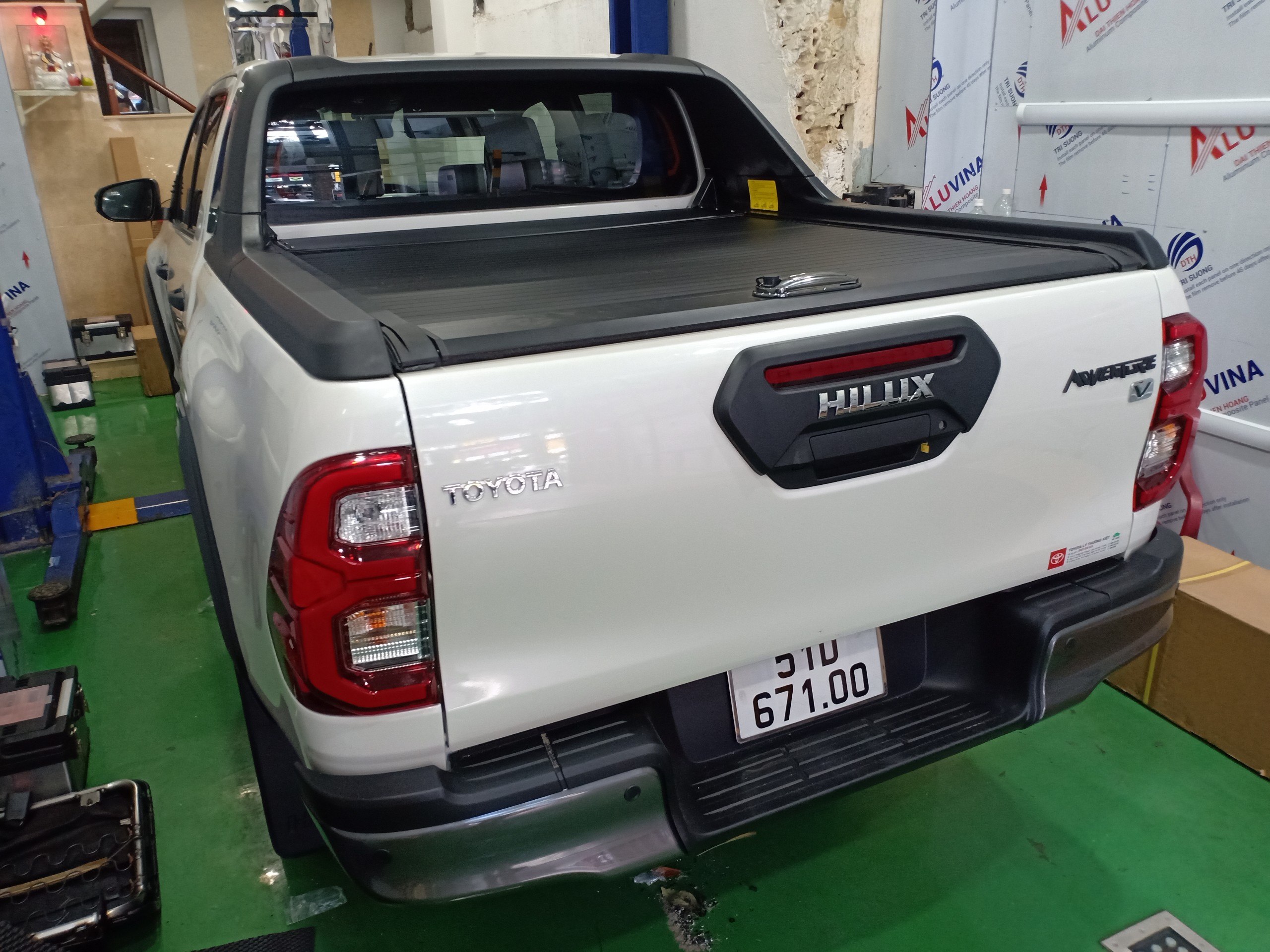 Nắp thùng xe Toyota Hilux