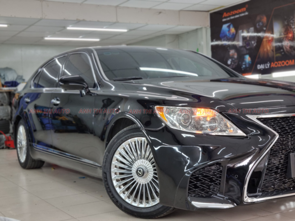 Lắp đặt xe lexus LS 460h 2006 lên bodykit 2017 cản trước một calang logo 