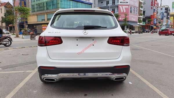 đuôi xe Mercedes GLC 200 2021