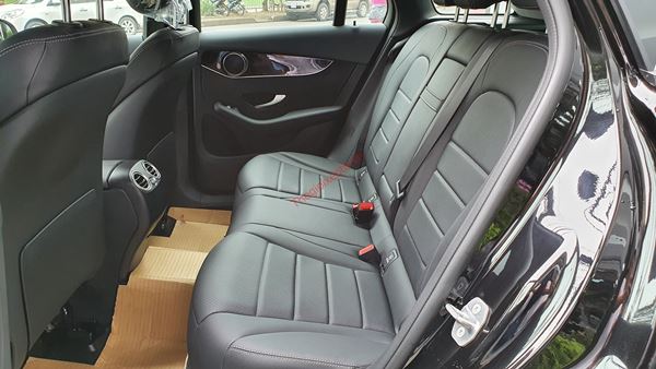 hàng ghế thứ 2 Mercedes GLC 200 2021