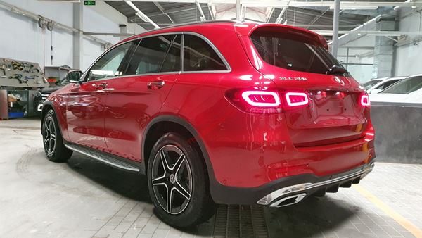 hông xe Mercedes GLC 300 4Matic 2021