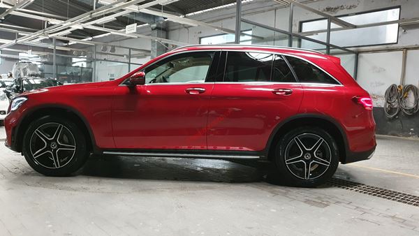 thân xe Mercedes GLC 300 4Matic 2021