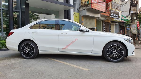 thân xe Mercedes C200 Exclusive 2021