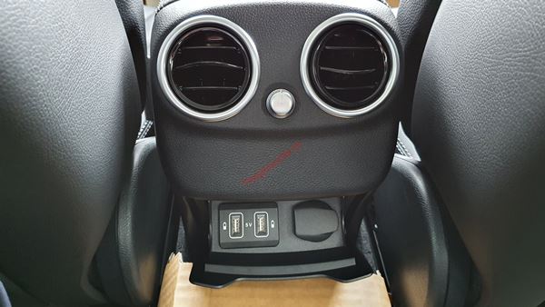 cửa gió điều hòa sau Mercedes C180 2021