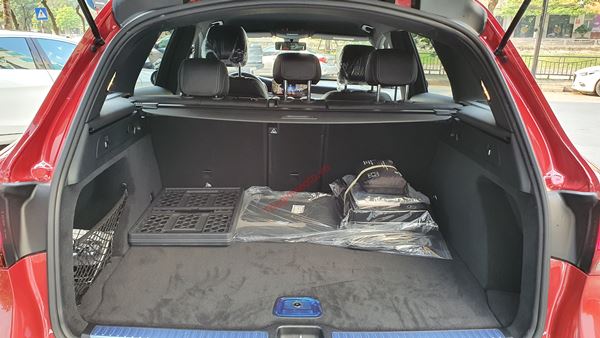 khoang hành lý Mercedes GLC 200 4Matic 2021