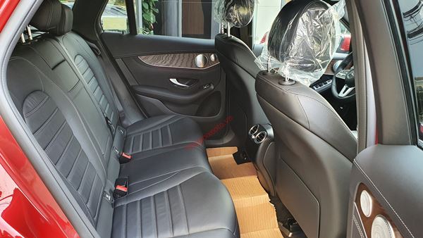 Hàng ghế thứ 2 trên Mercedes GLC 200 4Matic 2021
