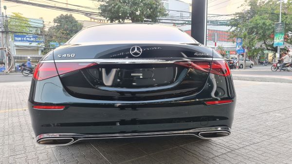 đuôi xe Mercedes-Benz S Class 2023