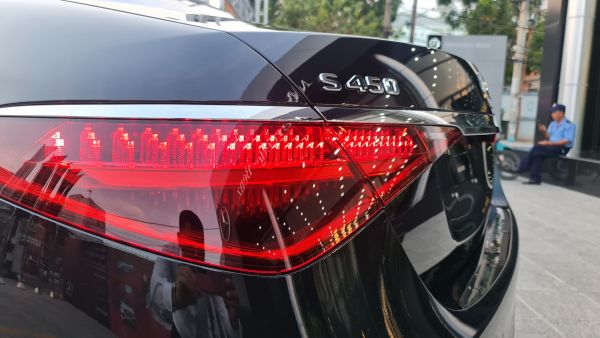 đèn hậu Mercedes-Benz S Class 2023