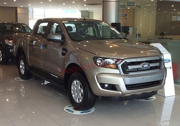 Ford Ranger màu ghi vàng