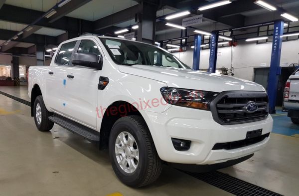 Bán tải Ford Ranger XLS AT 2021 màu trắng