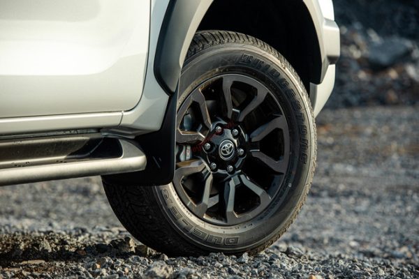 lazang toyota hilux 2021