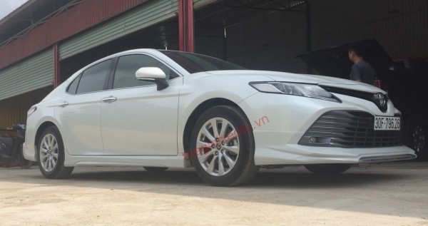 Toyota Camry độ Body Kit Ativus nhập khẩu Thái Lan