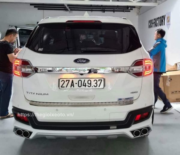 ốp cản sau trong gói độ body kit xe Ford Everest 2021