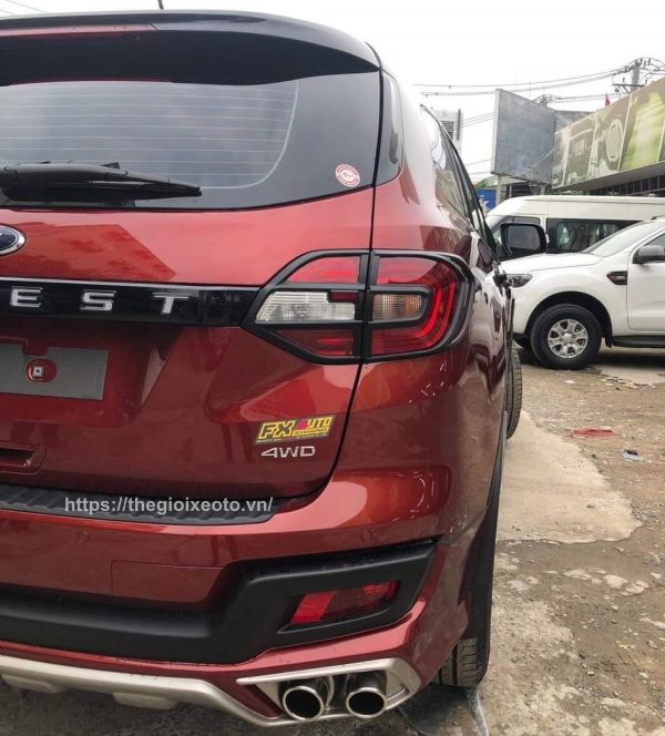 Ốp cản sau body kit Ford Everest 2021