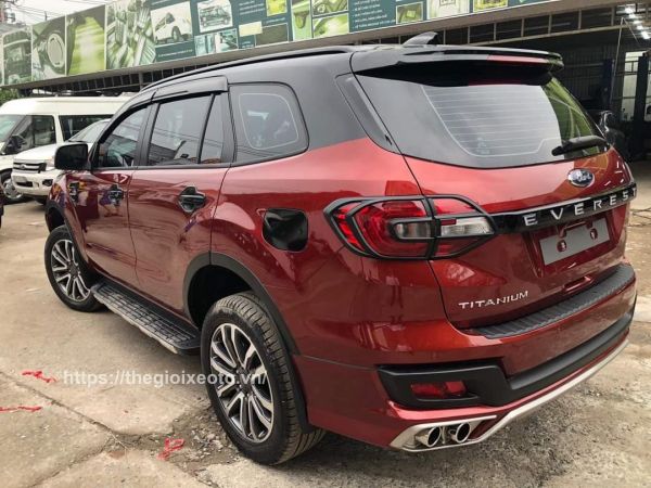 ốp cản sau trong gói độ body kit xe Ford Everest 2021