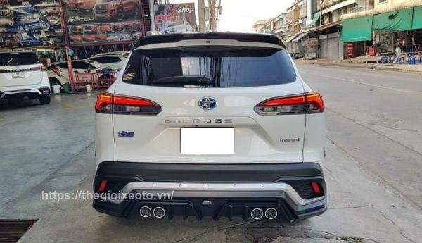 Đuôi xe Corolla Cross 2021 độ body kit